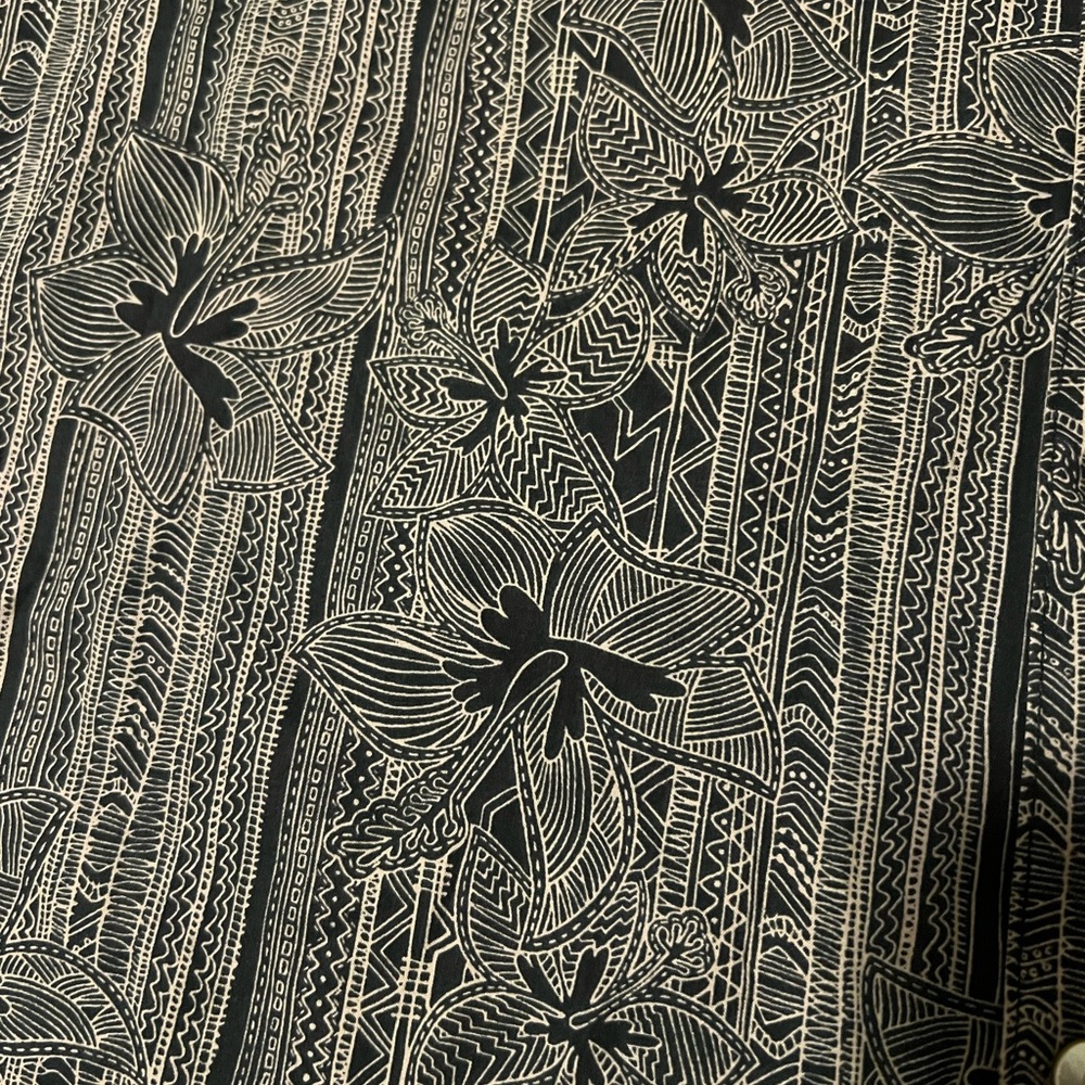 Tori Richard • Size XXL • Vintage Inspired Hawaiian Shirt • Black + Ivory Floral - Picture 5 of 6